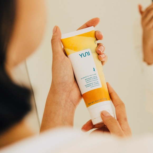YUNI Glow with the Flow - Face & Body Scrub - NEW IN BOX - Picture 4 of 5